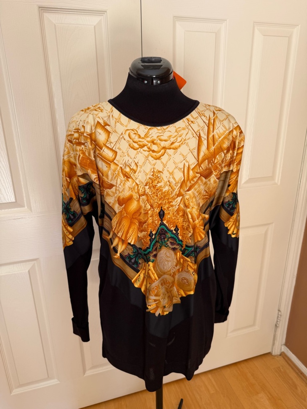 🔥HERMES PARIS🔥 Silk Tunic Poncho Top Noir Safran Baroque Print Scarf Blouse. FR